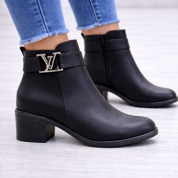 Siyah Metal Detaylı Kadın Bilek Botu Orta Topuk Oval Burun