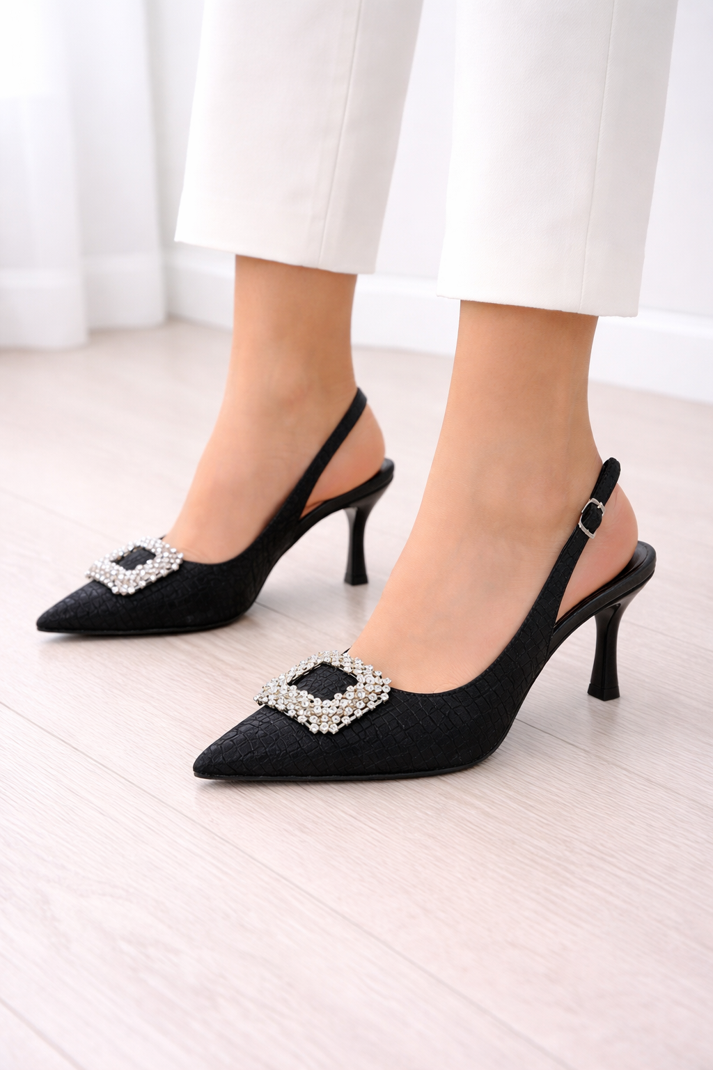 Siyah Kroko Desen Taş Tokalı Slingback Stiletto - İnce Topuk