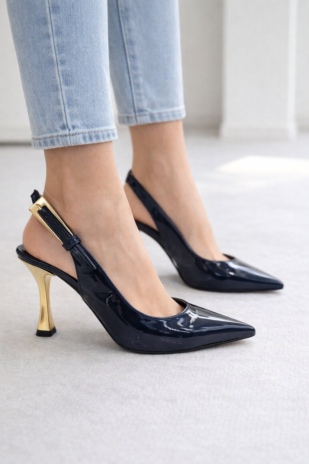 Lacivert Rugan Altın Rengi Topuk Detaylı