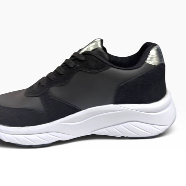Siyah Taşlı Yıldız Detaylı Kadın Spor Ayakkabı – Kalın Taban Sneaker