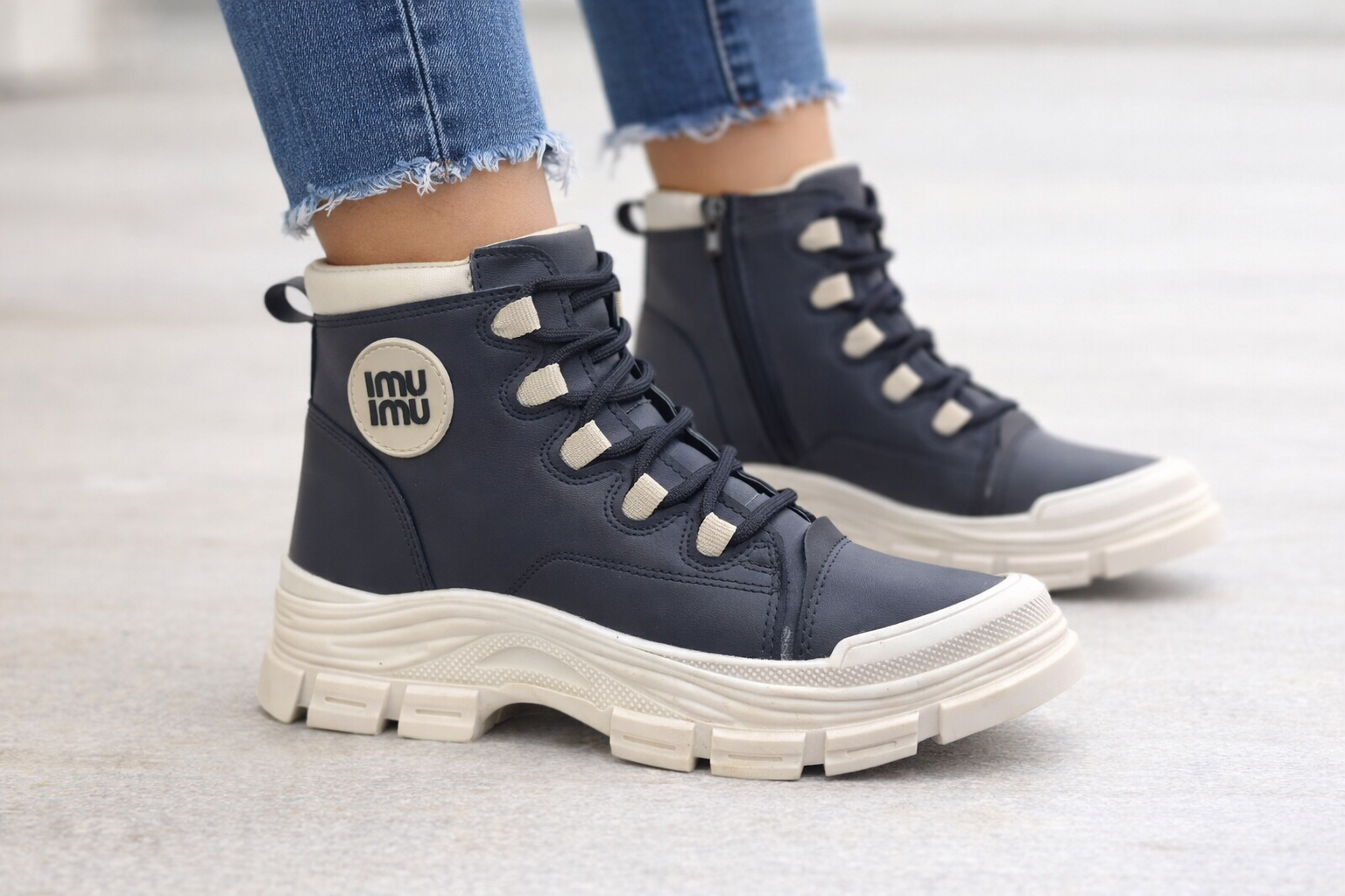 Siyah Bağcıklı Kadın Bilek Botu Kalın Taban Yuvarlak Burun