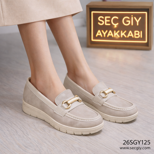 Metal Tokalı Ekru Bayan Günlük Ayakkabı – Rahat ve Şık