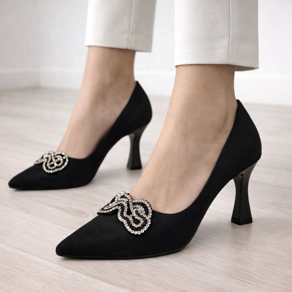 Taş Tokalı Saten  Siyah Topuklu Ayakkabı