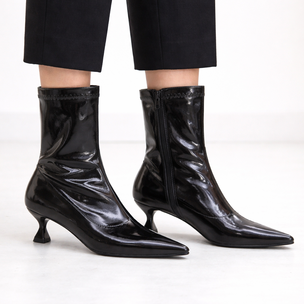 Parlak Dokulu İnce Topuklu Sivri Burun Kadın Bilek Bot – Siyah