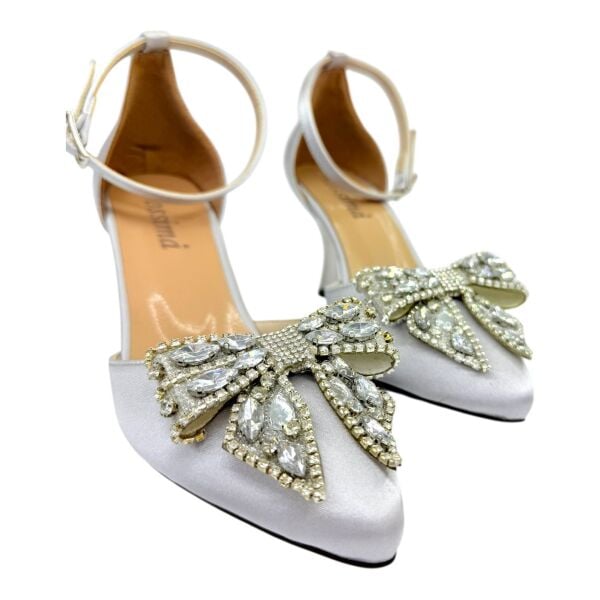 Kristal Taş Detaylı Saten Gümüş Topuklu Ayakkabı