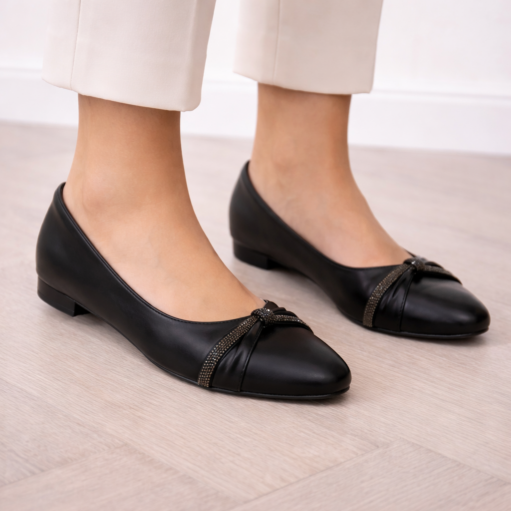 Siyah Taşlı Fiyonk Detaylı Şık Babet