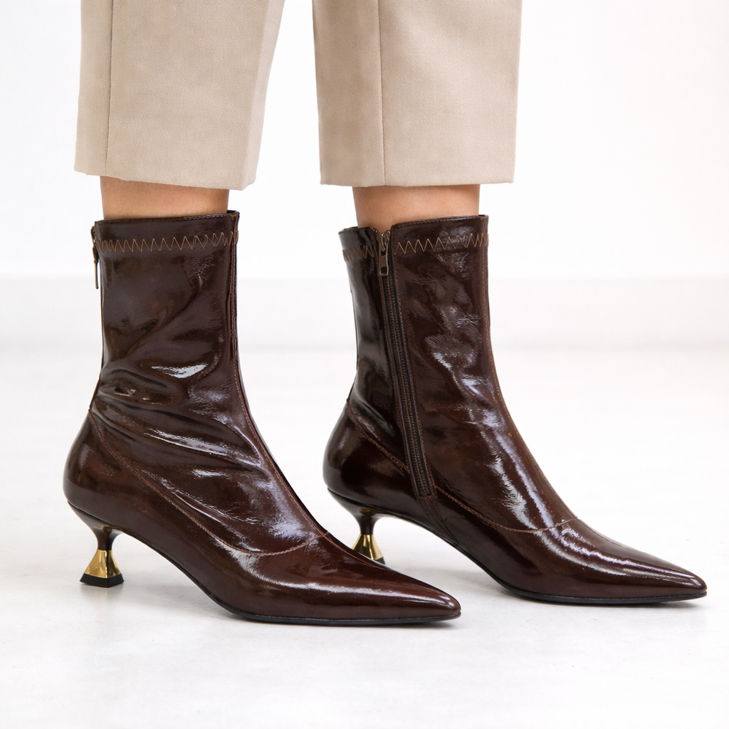 Parlak Dokulu İnce Topuklu Sivri Burun Kadın Bilek Bot – Kahverengi