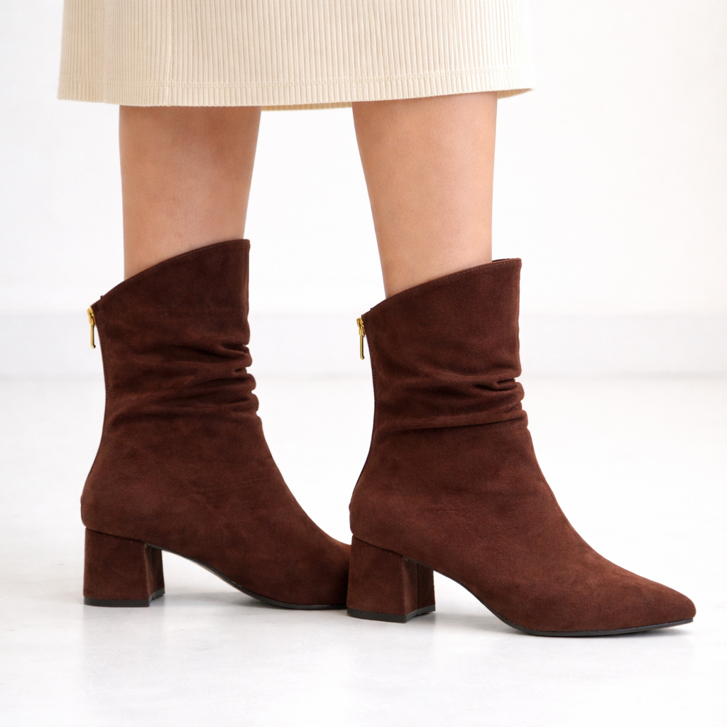 Süet Dokulu Sivri Burun Kalın Topuk Kadın Bilek Bot – Kahverengi