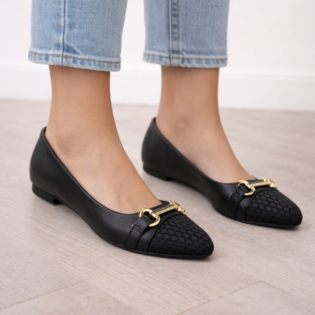 Siyah File ve Zincir Aksesuarlı Şık Babet