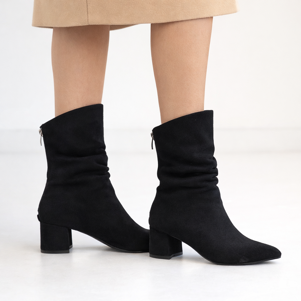 Süet Dokulu Sivri Burun Kalın Topuk Kadın Bilek Bot – Siyah