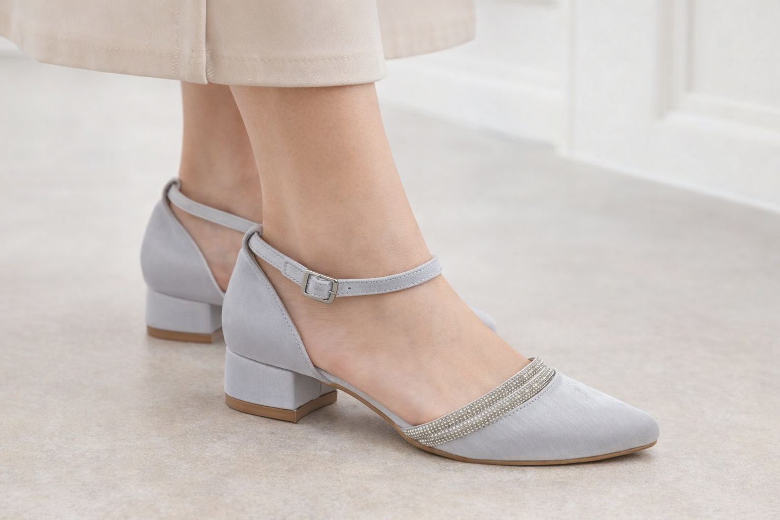 Gümüş Rengi Taş Detaylı Düşük Topuk Abiye Ayakkabı