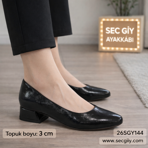 Siyah Bayan Topuklu Ayakkabı – 5 cm Günlük ve Ofis Kullanımı
