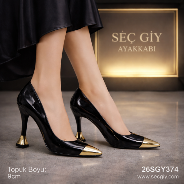 Siyah Rugan 9 cm İnce Topuklu Gold Burun Detaylı Kadın Stiletto