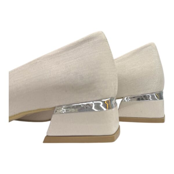 Krem Rengi Çiçek Taş Detaylı Kalın Topuk Abiye Ayakkabı