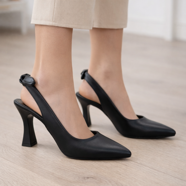 Fiyonk Detaylı Siyah Topuklu Ayakkabı