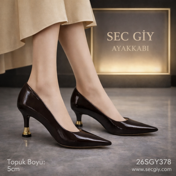 Kahverengi Rugan 5 cm Kısa Topuklu Kadın Stiletto – Gold Detaylı Şık Model