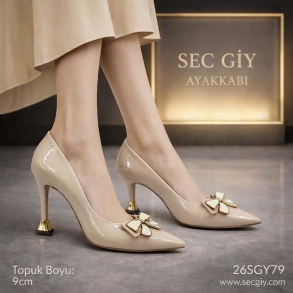 Bej Rugan 9 cm İnce Topuklu Fiyonklu Kadın Stiletto – Gold Detaylı Şık Model