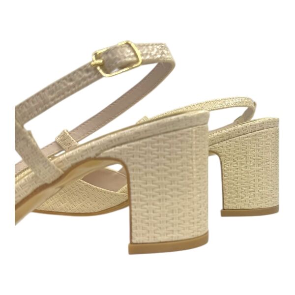 Bej Rengi Dokulu Kalın Topuklu  Ayakkabı