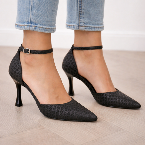 Siyah Desenli İnce Topuklu Modern Şık