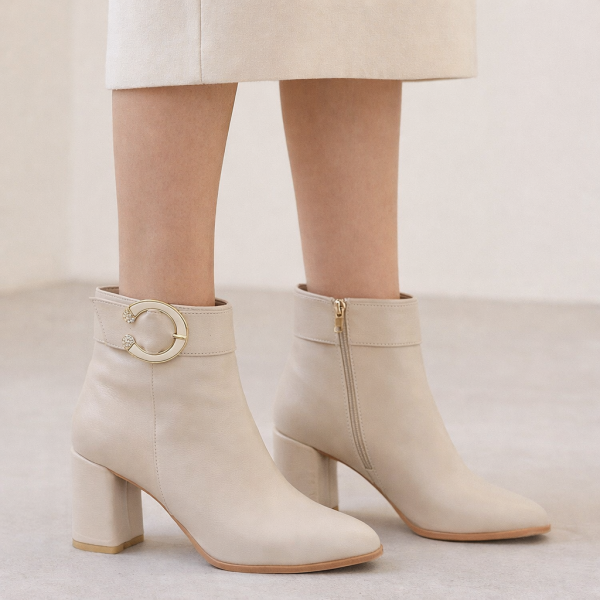 Bej Tokalı Blok Topuklu Bilek Boy Bot, Yuvarlak Hatlı Şık Tasarım