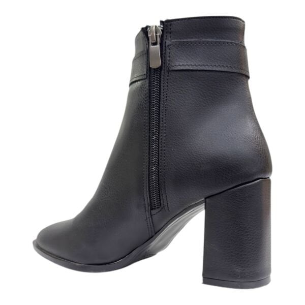 Siyah Gold V Tokalı Blok Topuklu Bilek Boy Bot, Şık Tasarım