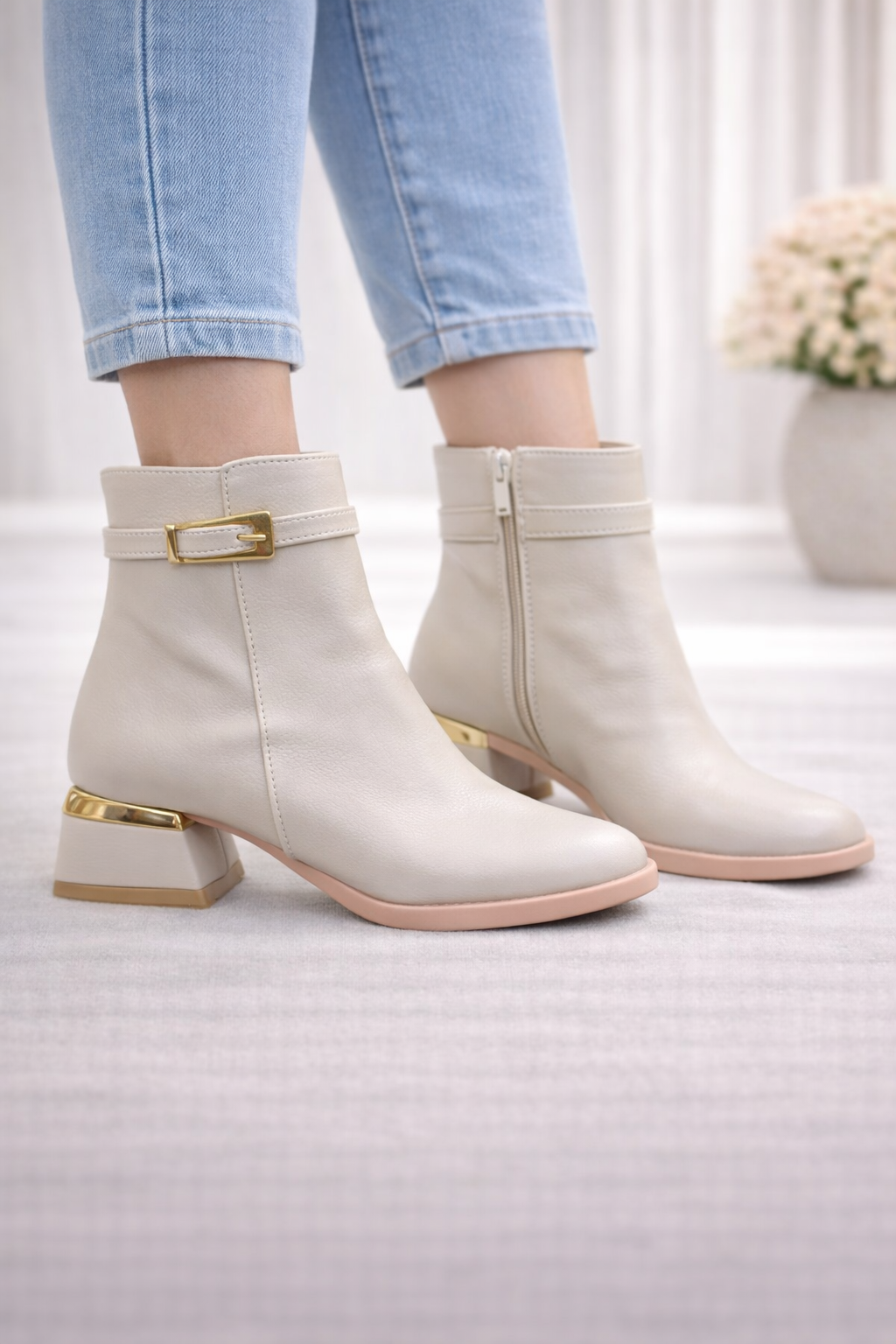 Vizon Gold Tokalı Blok Topuklu Bilek Boy Bot, Minimal Şık Tasarım