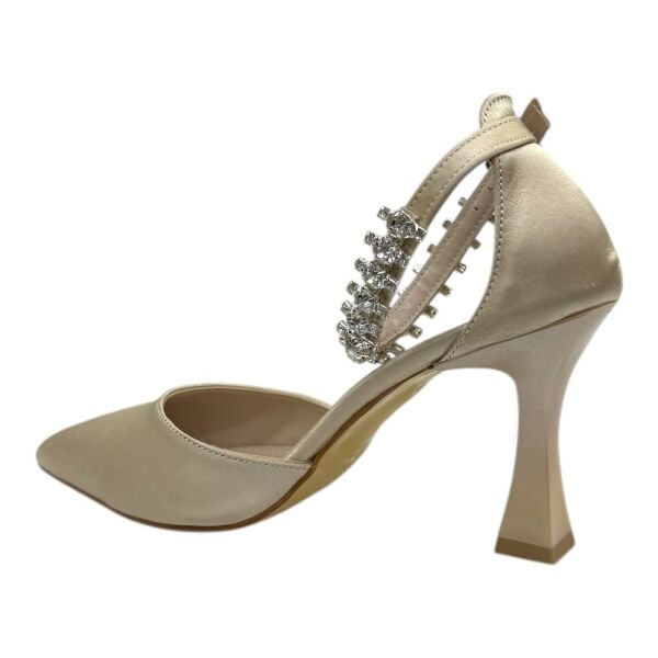 Krem Kristal Detaylı İnce Topuklu Stiletto