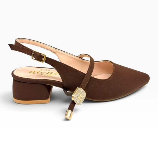 Kahverengi Taş Aksesuarlı Sivri Burun Kadın Babet – 3 cm Topuklu Slingback Ayakkabı