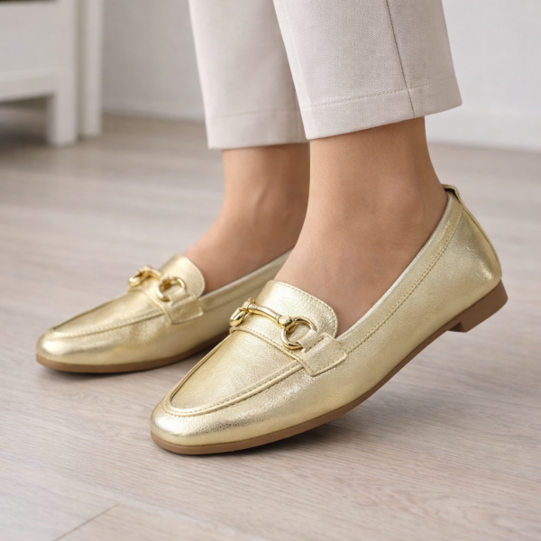 Altın Rengi Rugan Zincir Tokalı Kadın Babet