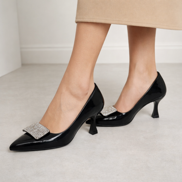 Taş Tokalı Rugan Siyah Topuklu Ayakkabı