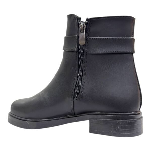 Siyah V Tokalı Alçak Blok Topuklu Bilek Boy Bot, Sade Tasarım