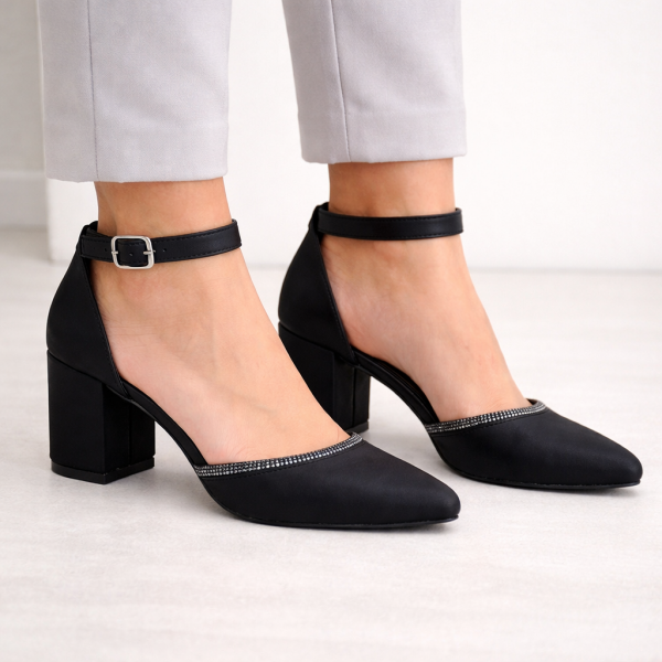 Siyah İnce Bantlı Taş Detaylı Alçak Topuk