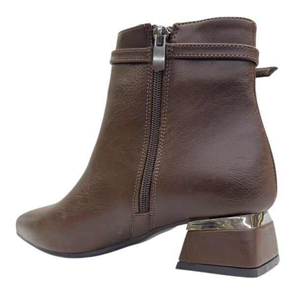 Kahverengi Gümüş Tokalı Blok Topuklu Bilek Boy Bot, Şık Tasarım