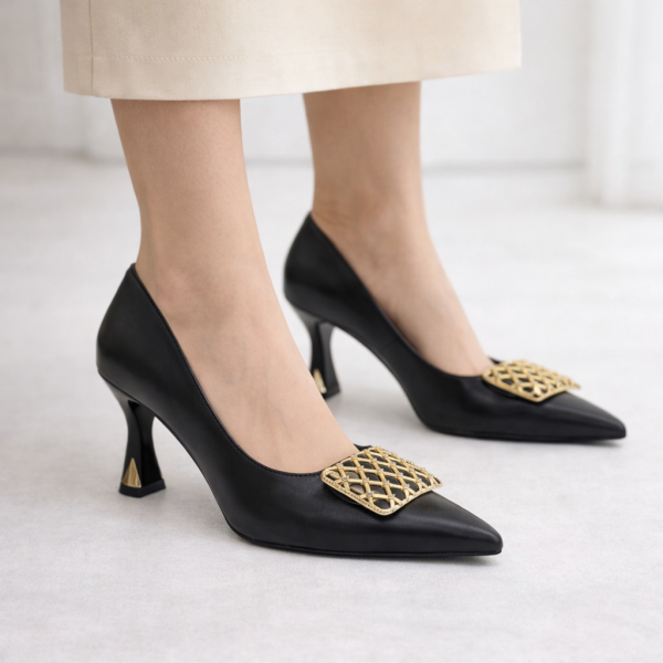 Altın Tokalı Mat Siyah Topuklu Ayakkabı