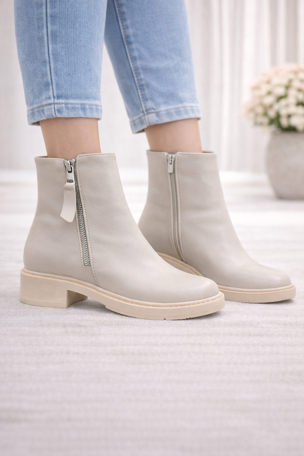 Bej Fermuarlı Alçak Topuklu Bilek Boy Bot, Yuvarlak Burun