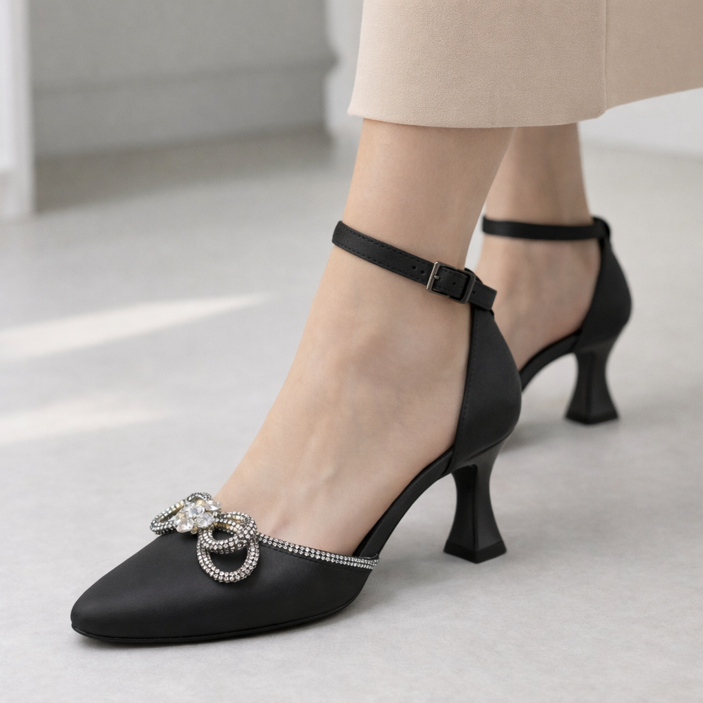 Zarif Siyah İnce Topuklu Kristal Fiyonklu