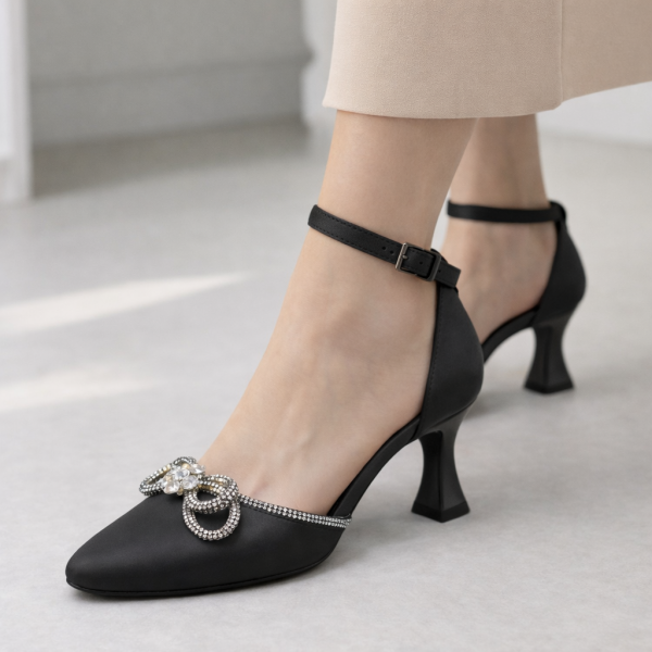 Zarif Siyah İnce Topuklu Kristal Fiyonklu