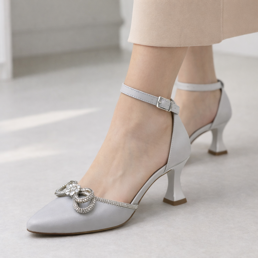 Zarif Gümüş İnce Topuklu Kristal Fiyonklu