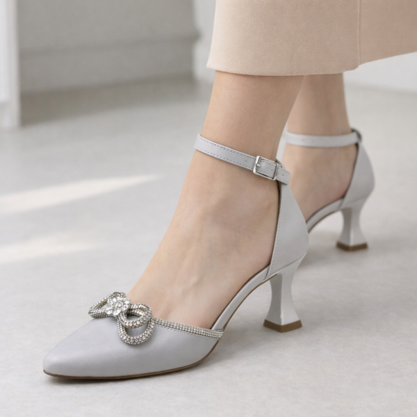 Zarif Gümüş İnce Topuklu Kristal Fiyonklu