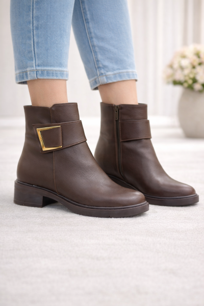 Kahverengi Gold Tokalı Alçak Topuklu Bilek Boy Bot, Yuvarlak Burun