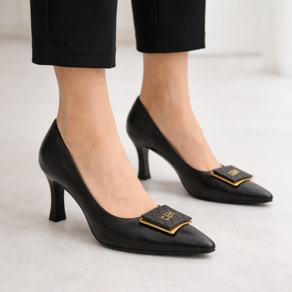 Kare Tokalı Siyah Klasik Topuklu Ayakkabı