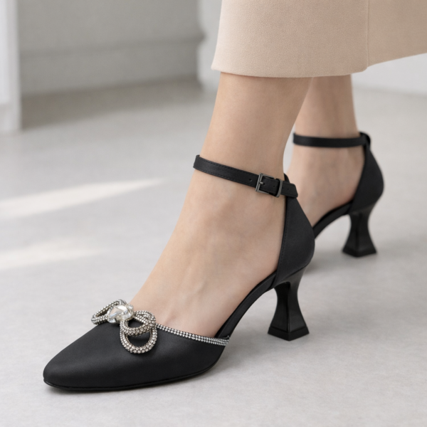 Siyah Saten Kristal Fiyonklu Topuklu