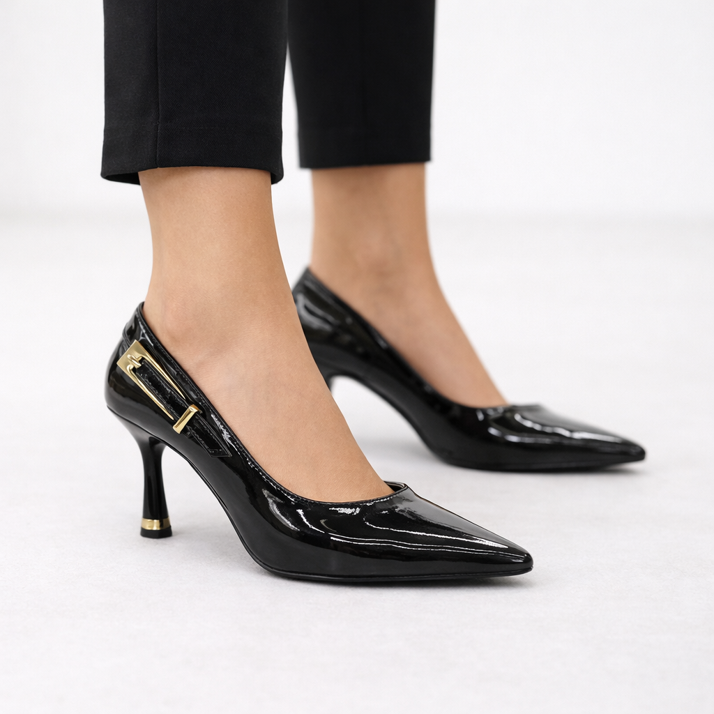 Altın Tokalı Siyah Rugan Topuklu Ayakkabı