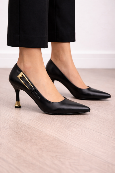 Altın Tokalı Mat Siyah Klasik Topuklu Ayakkabı