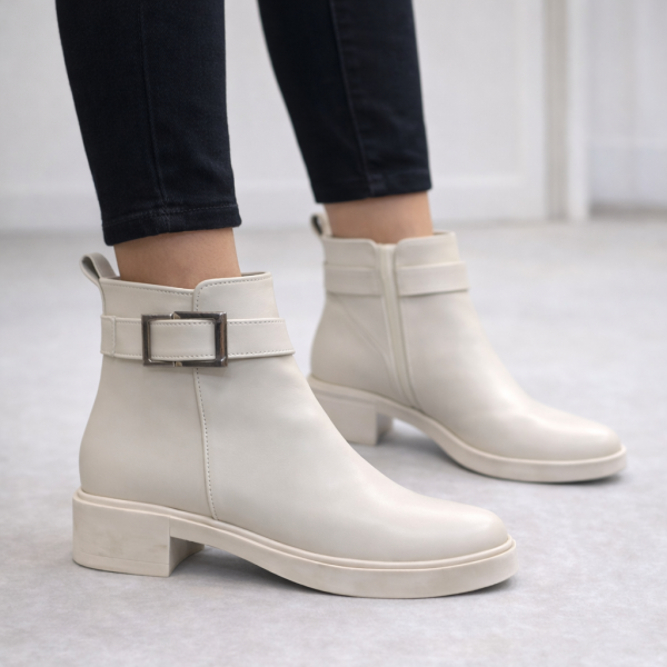 Bej Gümüş Tokalı Alçak Topuklu Bilek Boy Bot, Yuvarlak Burun