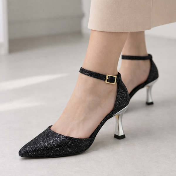 Siyah Dantel Kaplama ve Metalik Topuklu