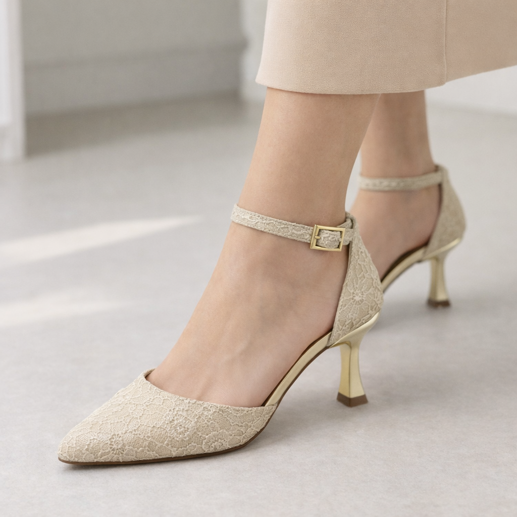 Krem Dantel Kaplama ve Metalik Topuklu