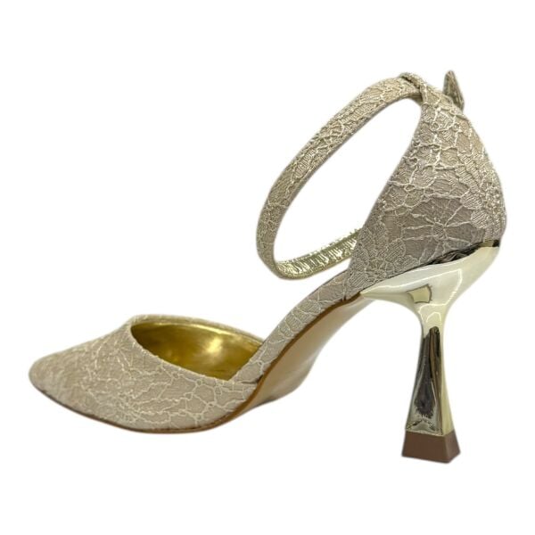 Krem Dantel Kaplama ve Metalik Topuklu