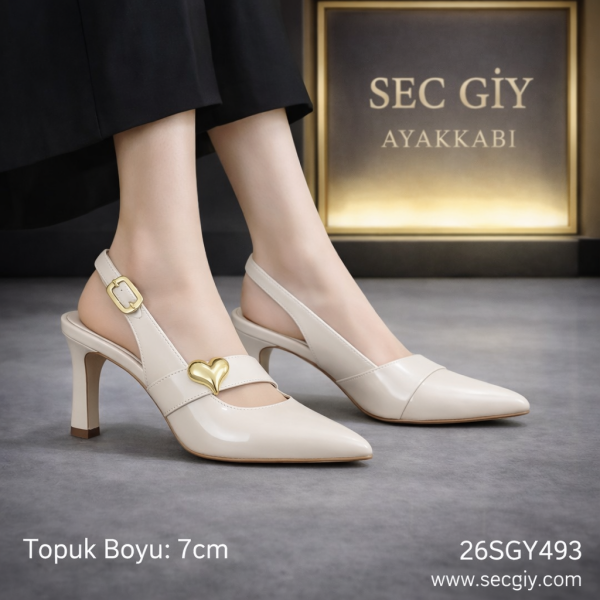 Açık Bej Parlak Kalp Aksesuarlı 7 cm İnce Topuklu Kadın Slingback Ayakkabı – Zarif ve Şık Davet Modeli