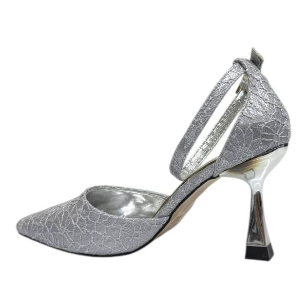 Gümüş Dantel Kaplama ve Metalik Topuklu